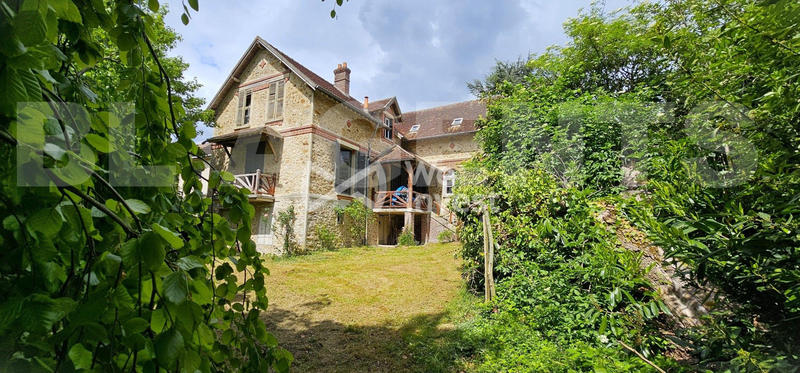 Maison - 220 m² - 11 pièces