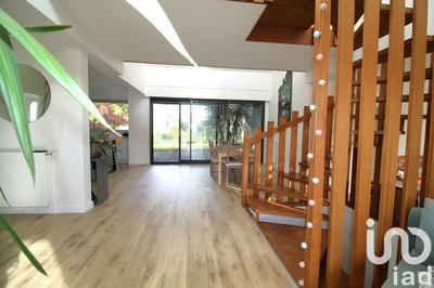 Maison - 203 m² - 7 pièces