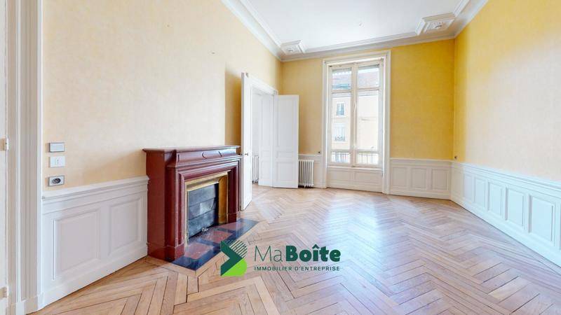 Bureau - 595 m² - 2 pièces