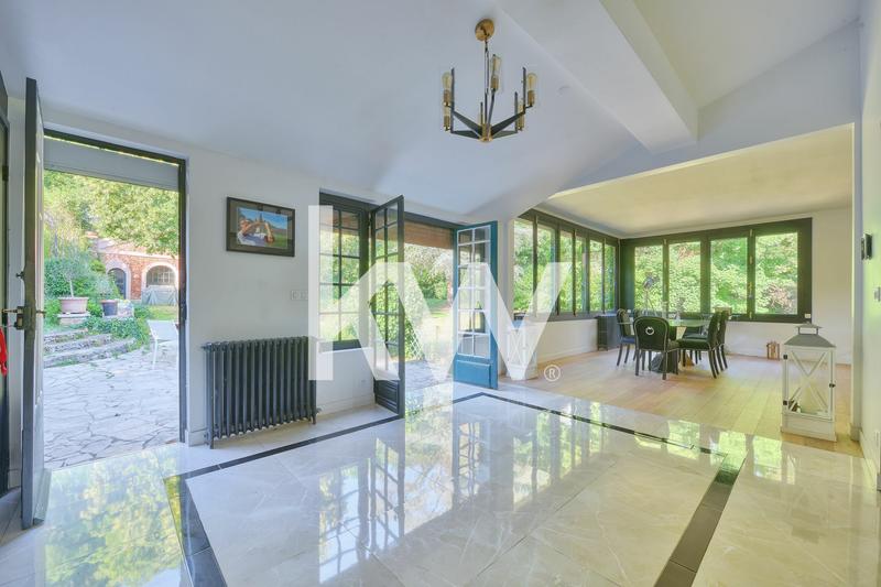 Maison - 351 m² - 8 pièces