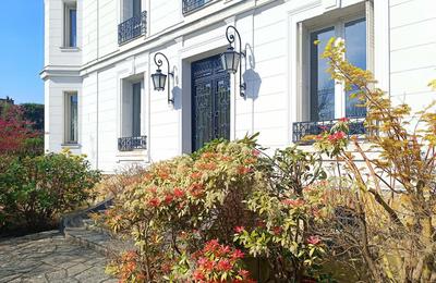 Maison - 299 m² - 10 pièces