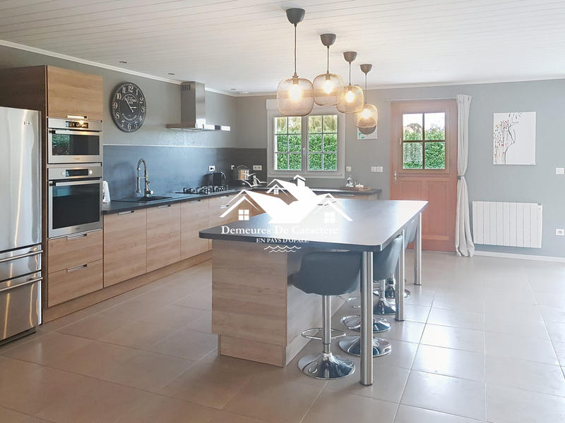 Maison - 250 m² - 8 pièces