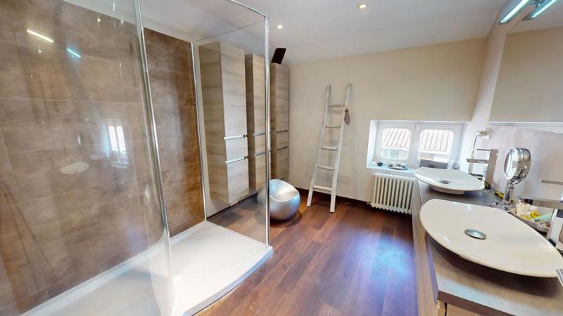 Maison - 280 m² - 7 pièces