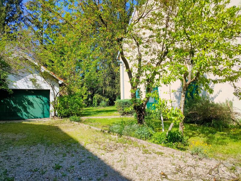 Maison - 241 m² - 8 pièces