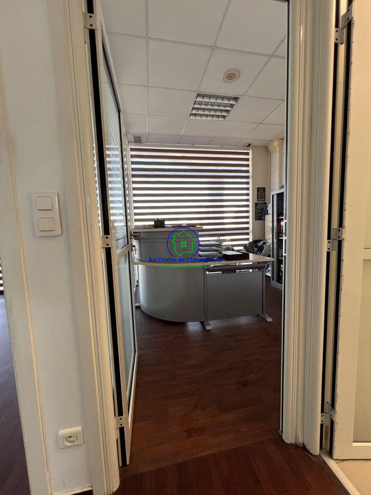 Bureau - 300 m² - 13 pièces