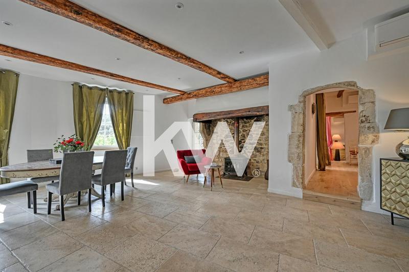 Maison - 245 m² - 9 pièces