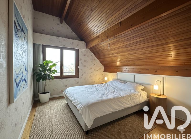 Maison - 182 m² - 9 pièces