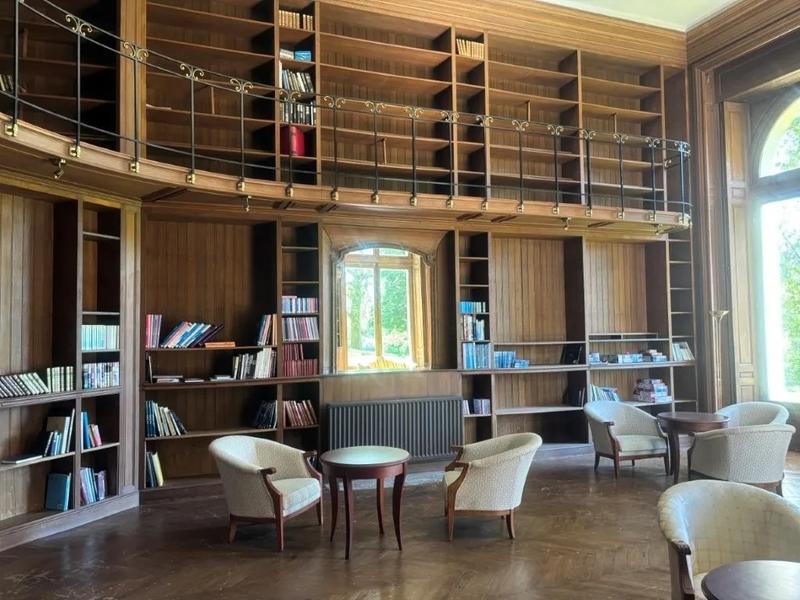 Manoir - 5 900 m² - 85 pièces