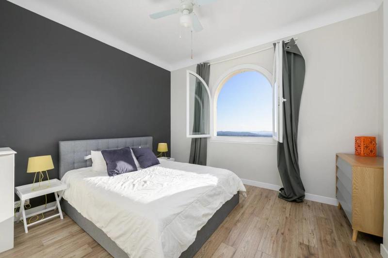 Maison - 205 m² - 6 pièces