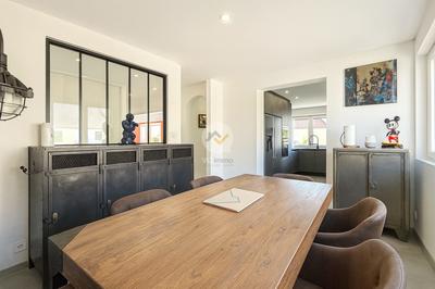 Maison contemporaine - 196 m² - 7 pièces