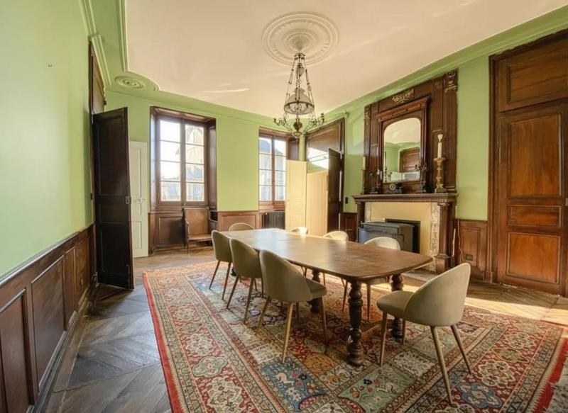 Maison - 350 m² - 8 pièces