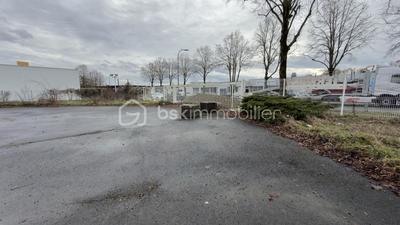 Local commercial - 1 471 m² - 2 pièces