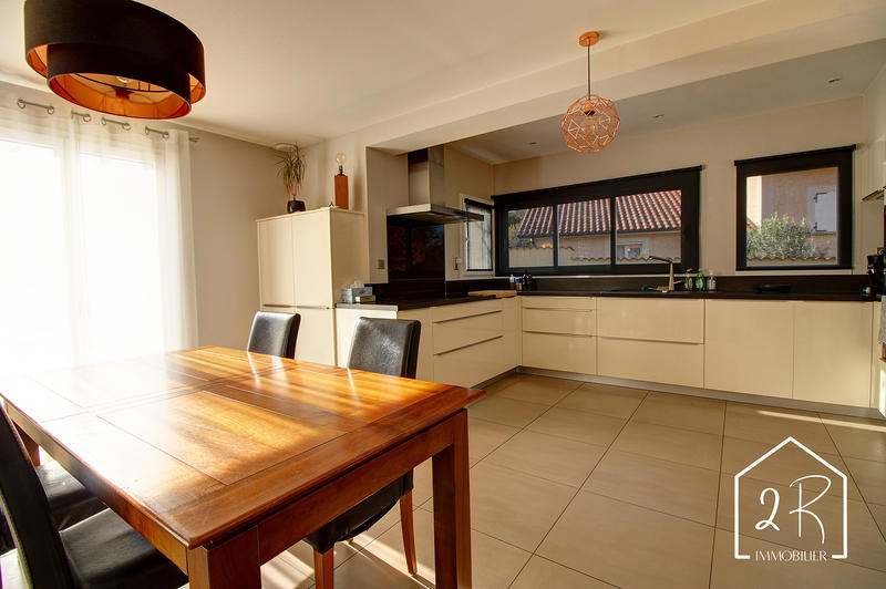 Maison - 140 m² - 5 pièces