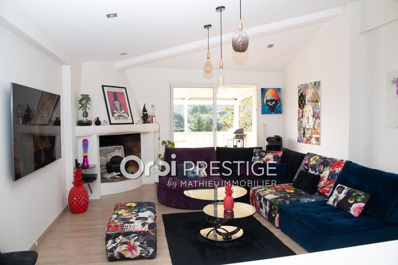 Villa - 201 m² - 9 pièces