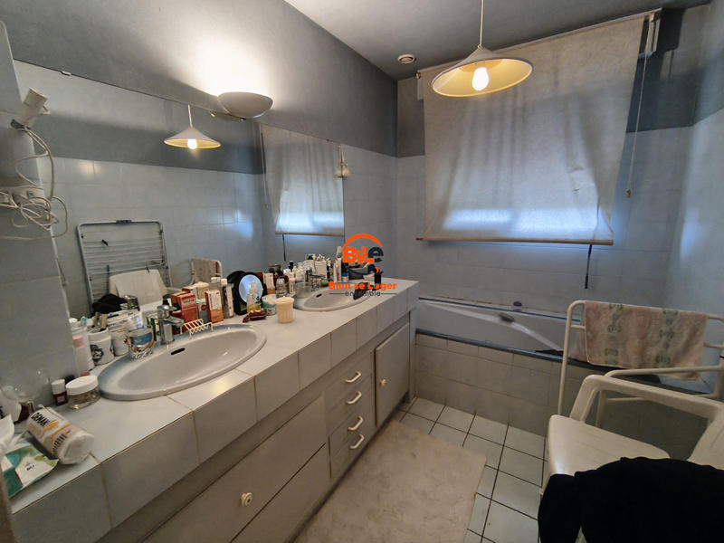 Villa - 196 m² - 8 pièces