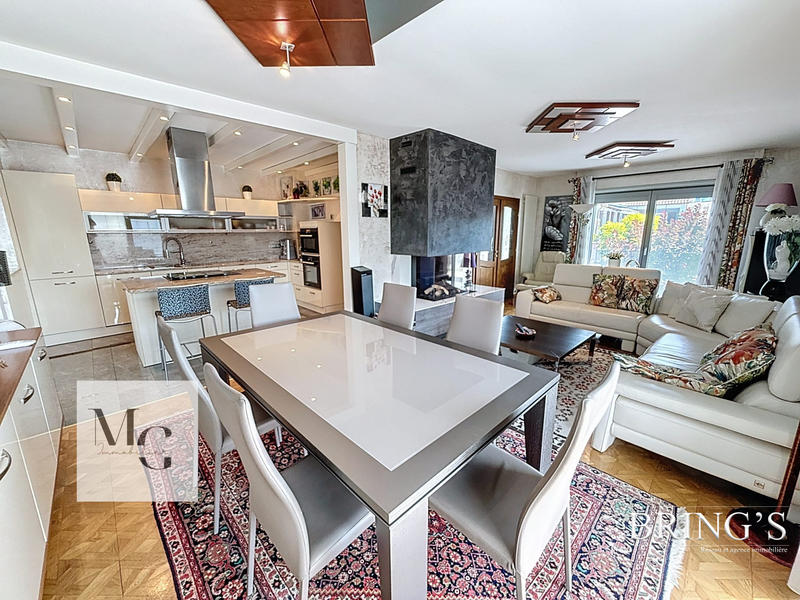 Maison - 189 m² - 5 pièces