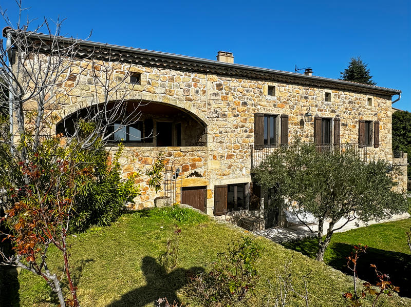 Maison - 240 m² - 10 pièces