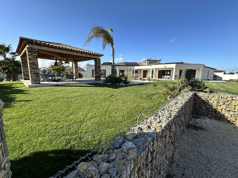 Villa - 234 m² - 6 pièces