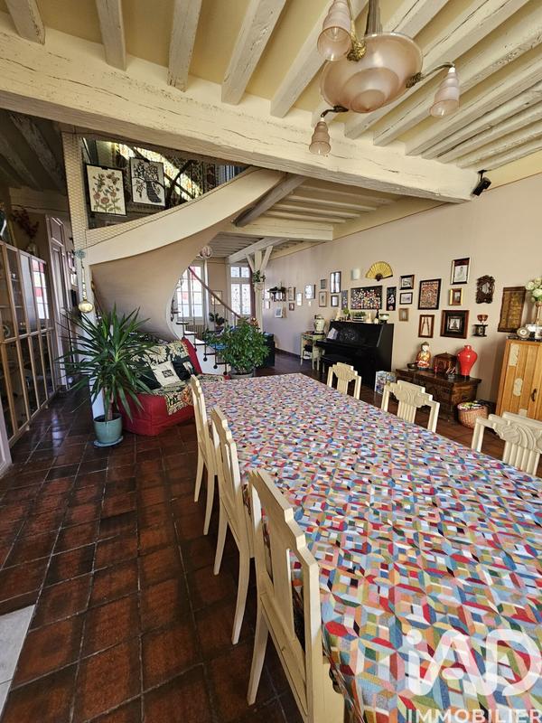 Maison - 214 m² - 6 pièces