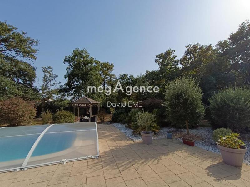 Maison traditionnelle - 192 m² - 9 pièces