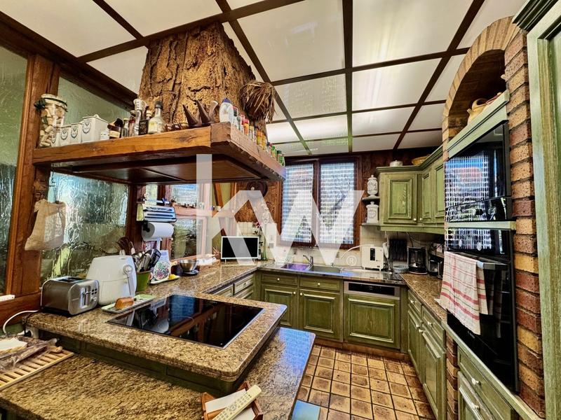 Maison - 380 m² - 10 pièces