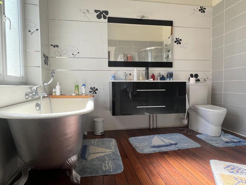 Maison - 200 m² - 7 pièces