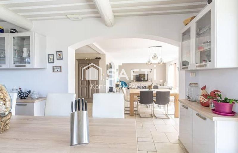 Villa - 200 m² - 8 pièces