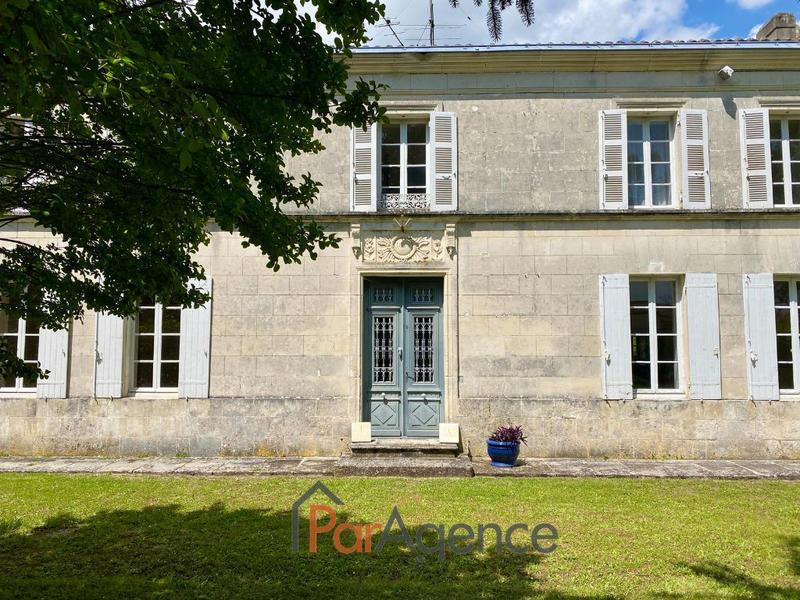 Propriété - 654 m² - 14 pièces
