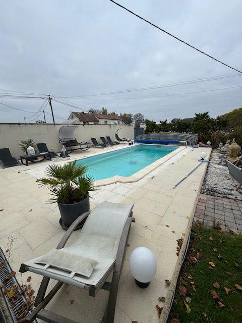 Maison - 180 m² - 8 pièces