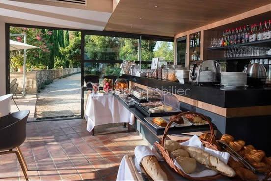 Moulin - 1 500 m² - 28 pièces