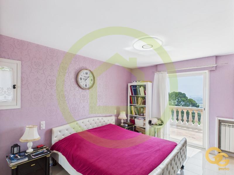 Maison - 233 m² - 7 pièces