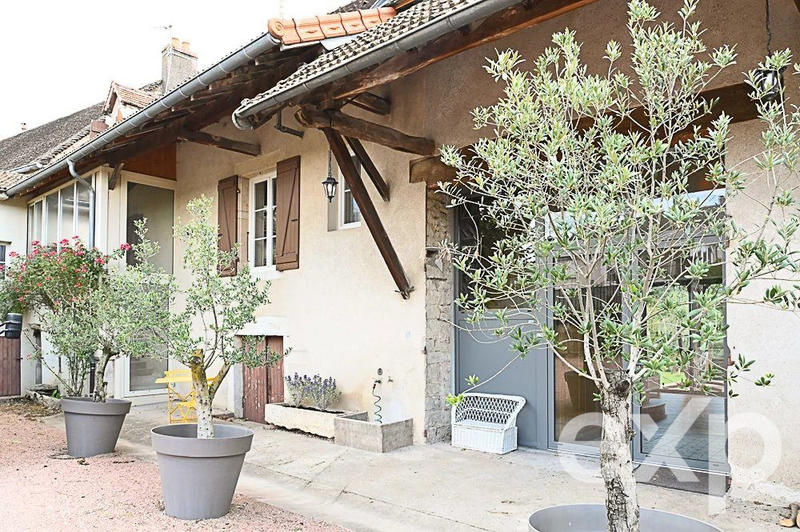 Maison - 330 m² - 13 pièces