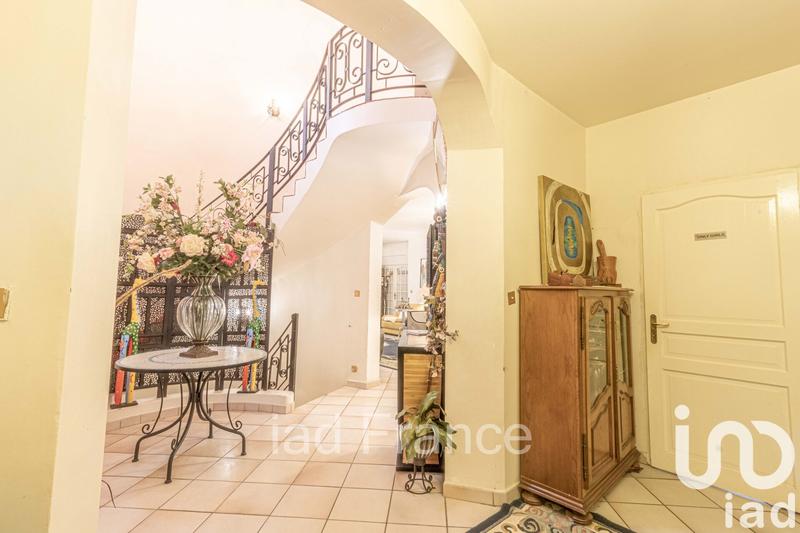 Maison de maîtres - 270 m² - 9 pièces