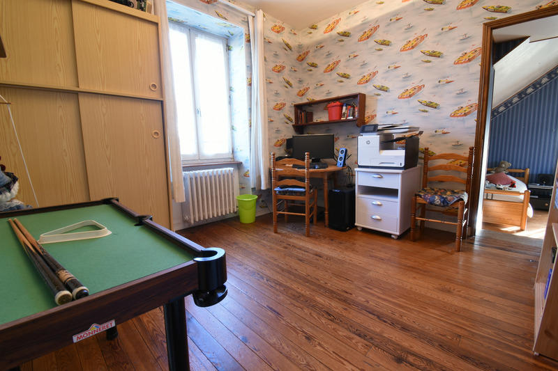 Maison - 220 m² - 10 pièces