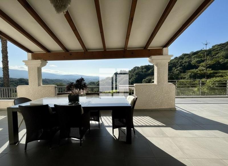 Villa - 166 m² - 6 pièces