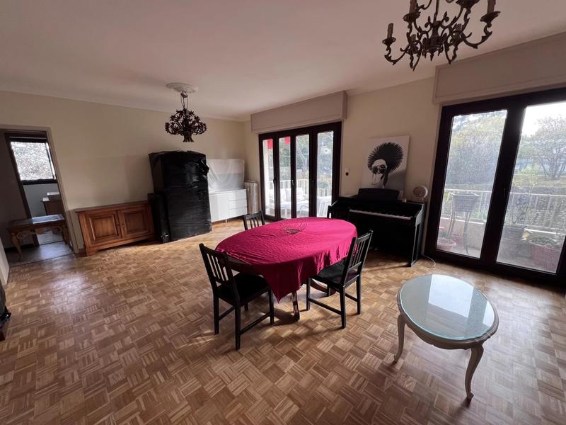 Appartement - 90 m² - 5 pièces