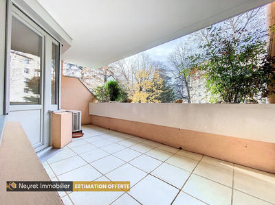 Appartement - 82 m² - 4 pièces