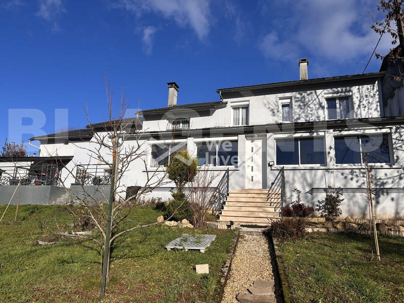 Maison - 141 m² - 8 pièces