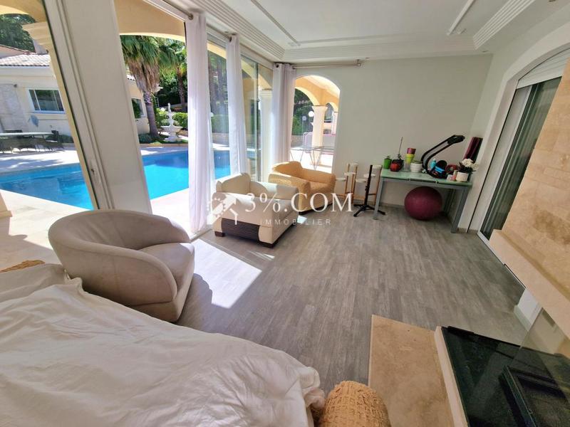 Villa - 300 m² - 15 pièces