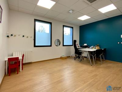 Local commercial - 104 m² - 4 pièces