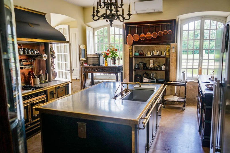 Château - 1 242 m² - 20 pièces