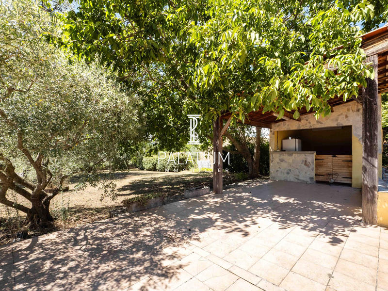 Maison - 236 m² - 7 pièces