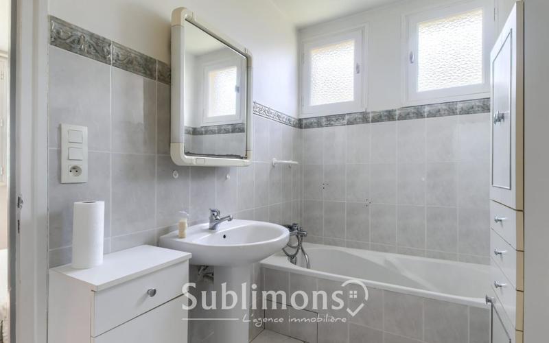 Maison traditionnelle - 144 m² - 8 pièces