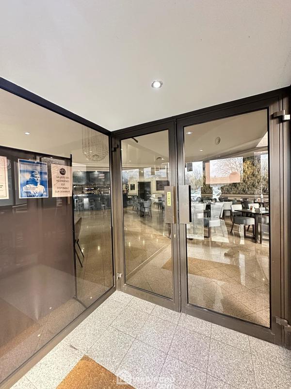 Local commercial - 372 m² - 8 pièces