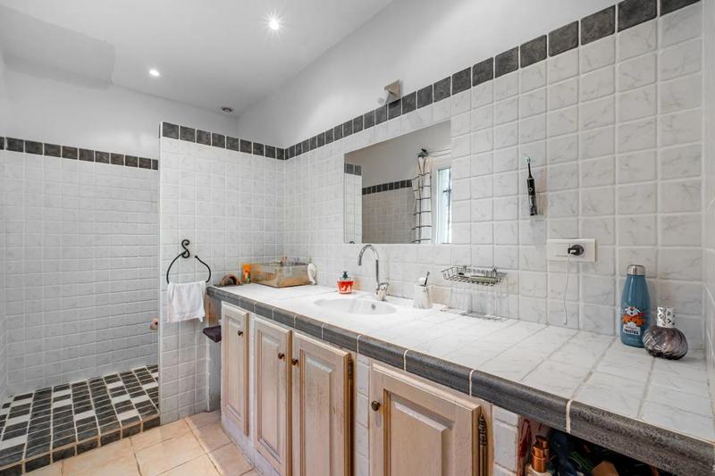 Maison - 180 m² - 5 pièces