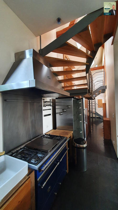 Maison - 256 m² - 8 pièces