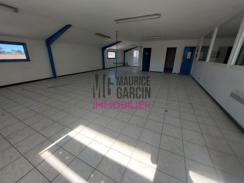 Entrepôt - 1 500 m²