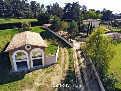 Propriété - 986 m² - 15 pièces