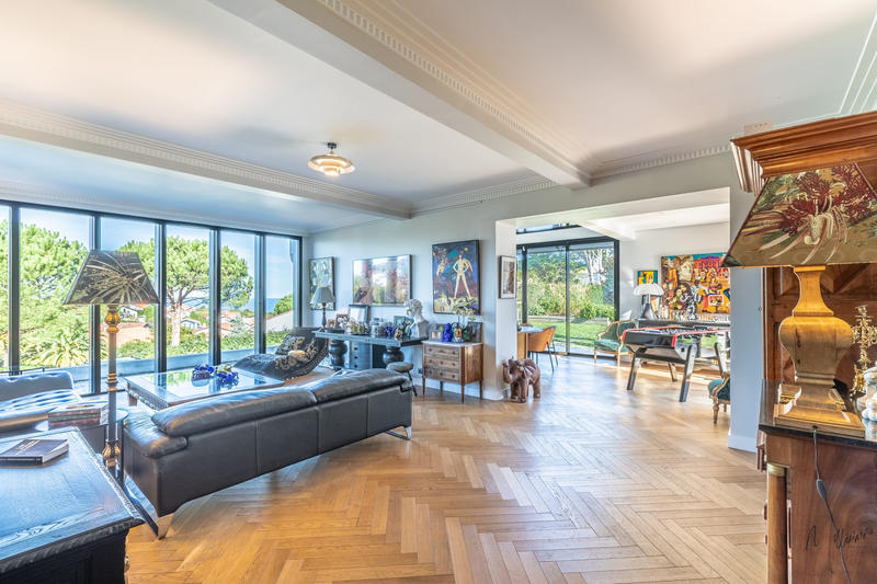 Maison - 425 m² - 12 pièces