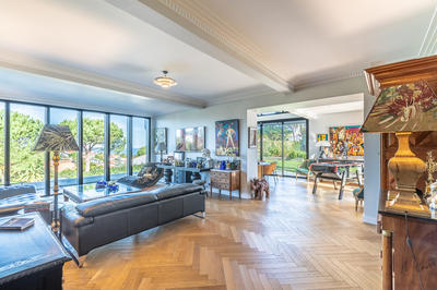 Maison - 425 m² - 12 pièces